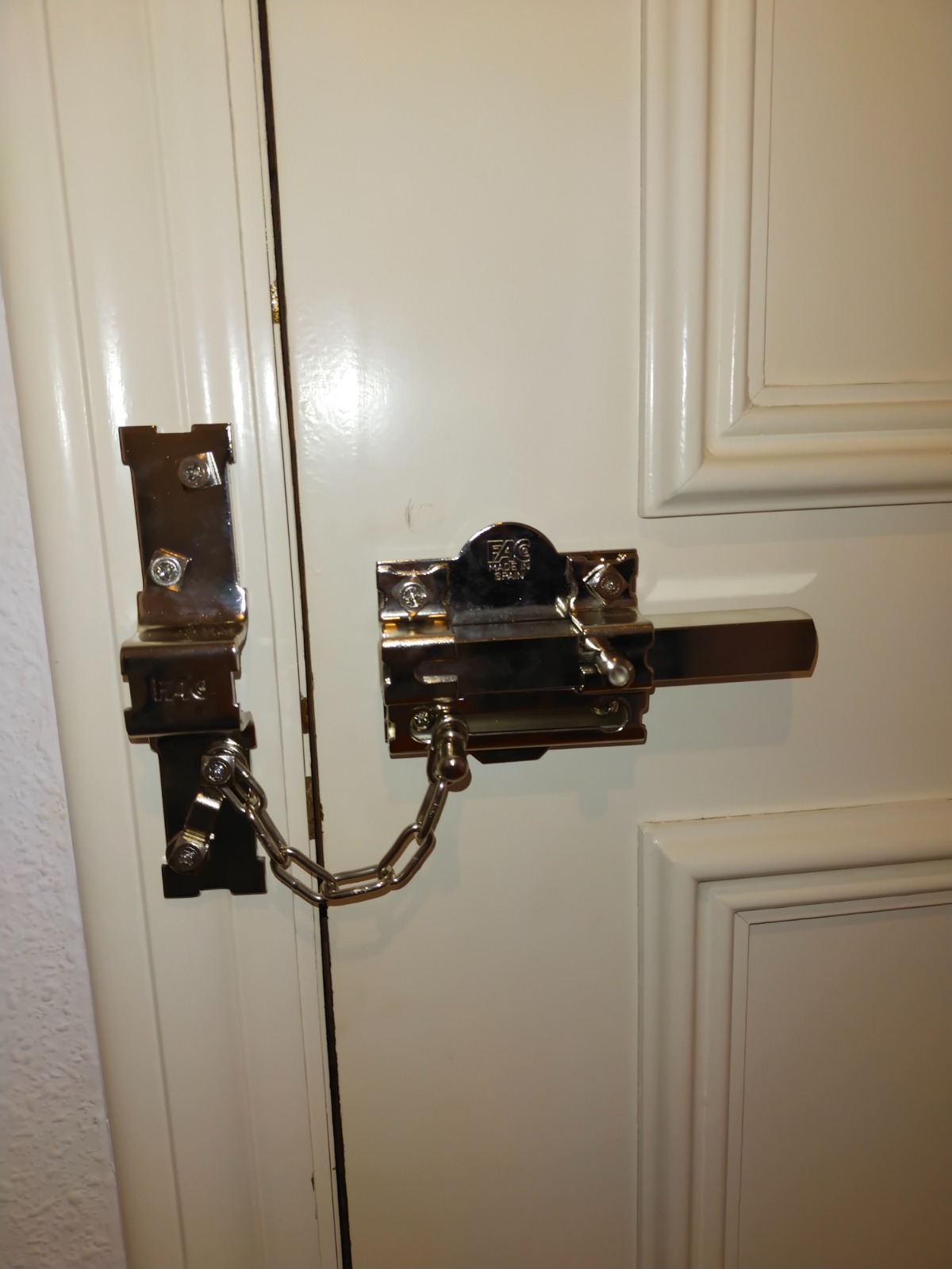 Instalación de cerrojo de seguridad